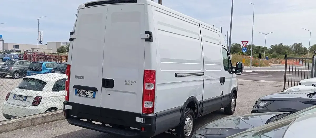 Occasion Iveco Daily 97 ch (71 kW) 2007 Blanc Van