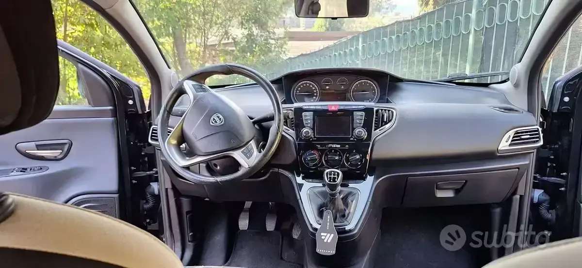 Usata Lancia Ypsilon Gold 69 CV (50 kW) 2016 Nero Utilitaria