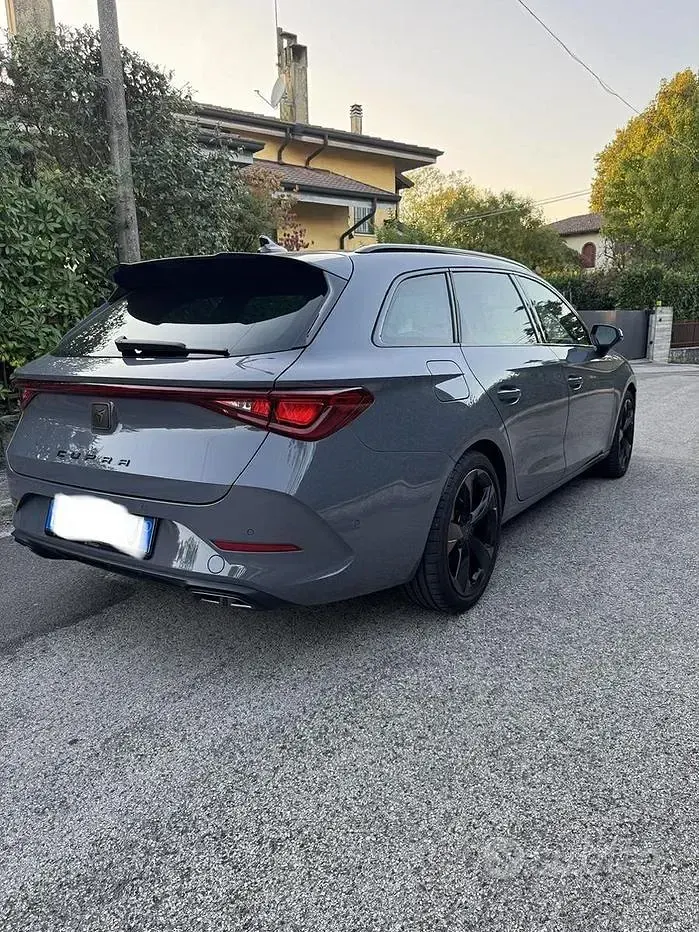 Usata Cupra Leon 150 CV (110 kW) 2023 Grigio Station wagon