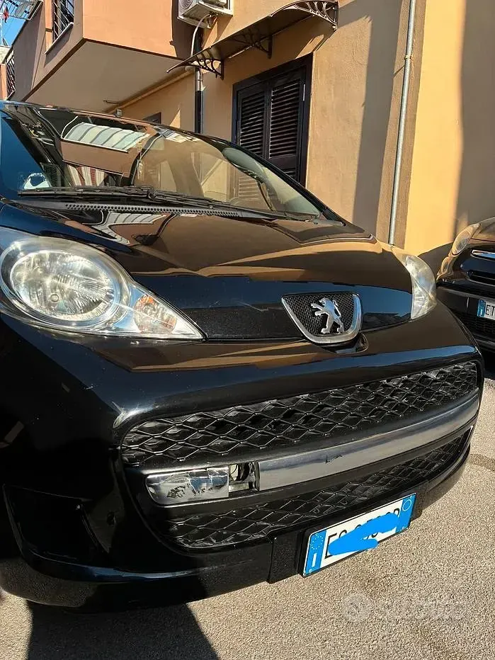Usata Peugeot 107 68 CV (50 kW) 2011 Nero Utilitaria