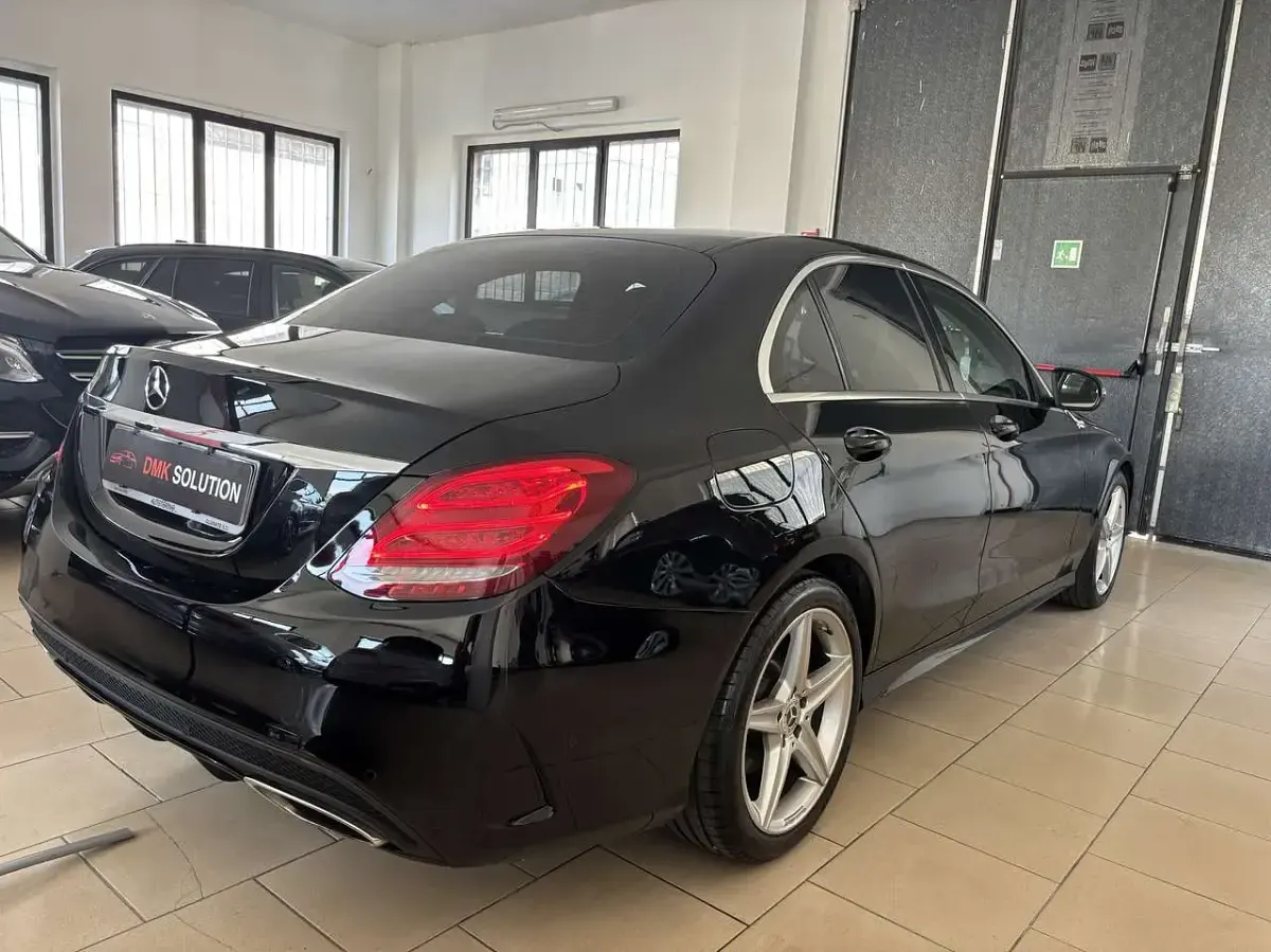 Usata Mercedes C200 AMG line 184 CV (135 kW) 2015 Black shwartz metallic Berlina