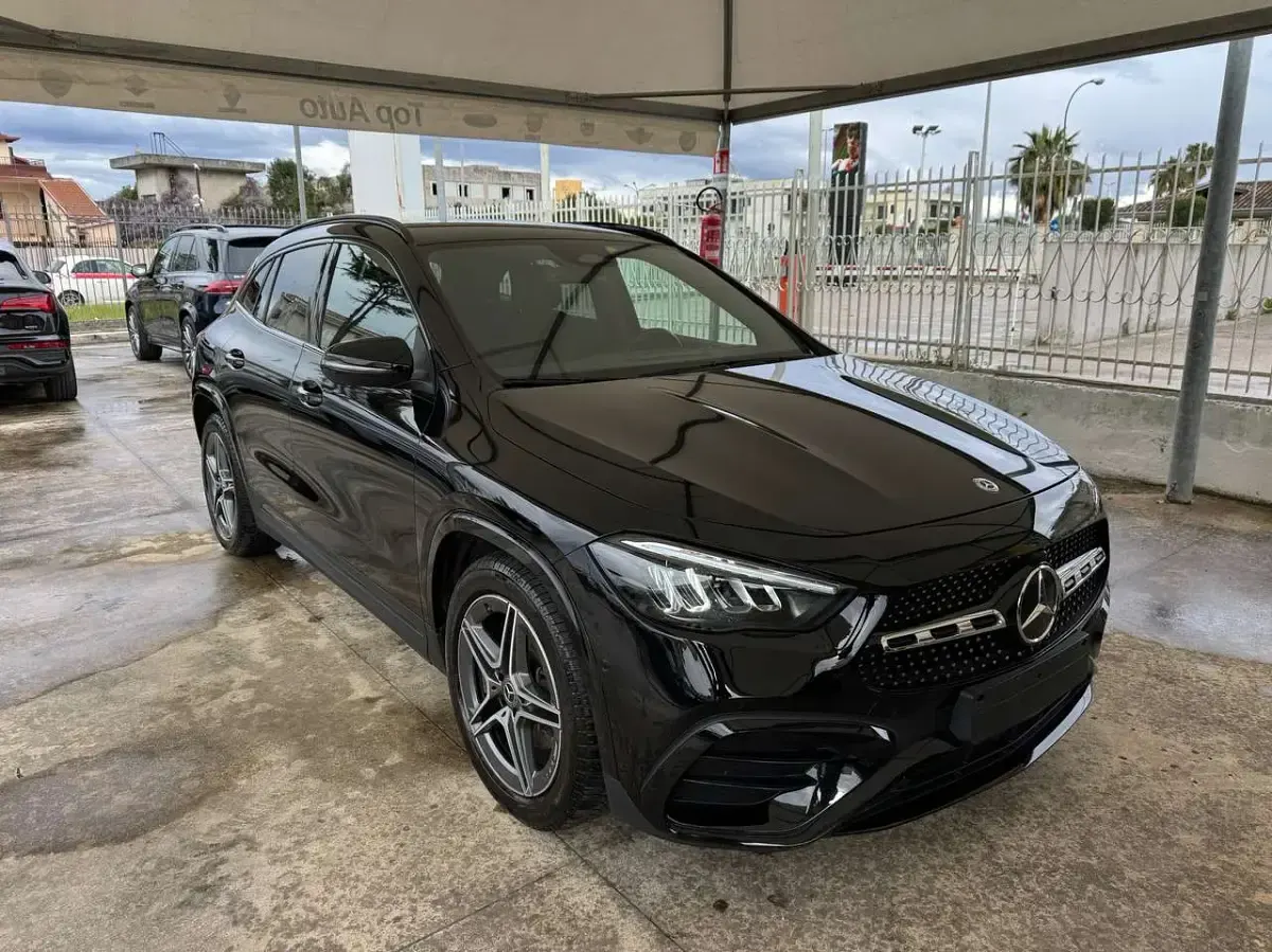 Usado Mercedes GLA180 AMG Line Premium Plus 116 CV (85 kW) 2023 Negro SUV