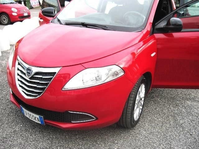 Usata Lancia Ypsilon Platinum 95 CV (69 kW) 2014 Rosso Utilitaria