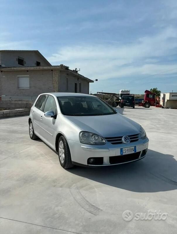 Usata VW Golf IV 105 CV (77 kW) 2005 Grigio Utilitaria