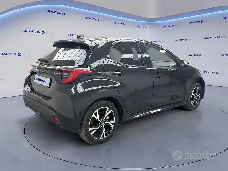Usata Toyota Yaris Hybrid Trend 92 CV (67 kW) 2025 Nero Berlina