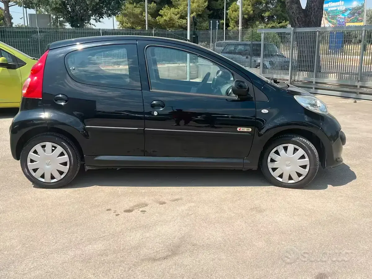 Usata Peugeot 107 68 CV (50 kW) 2006 Nero Utilitaria