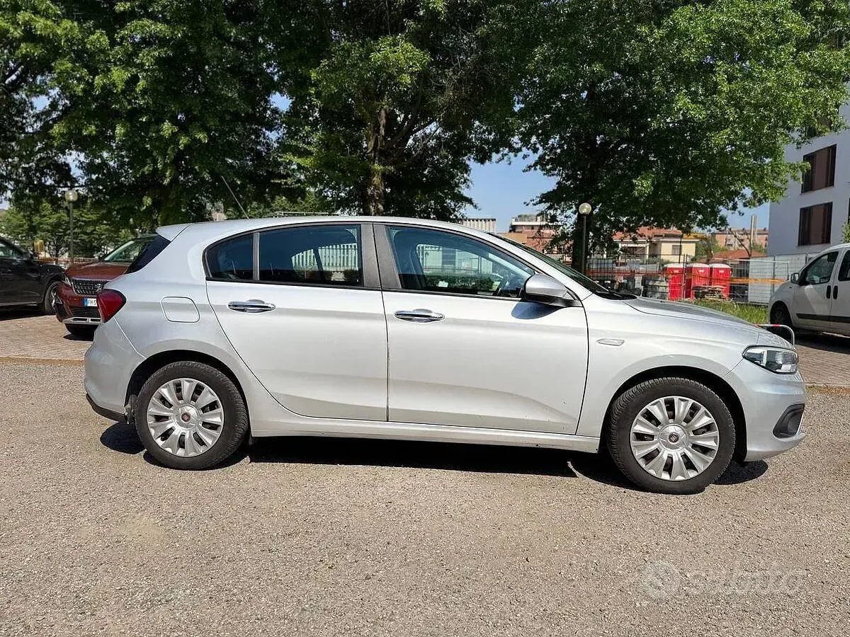 Occasion Fiat Tipo Business 95 ch (69 kW) 2018 Gris Berline