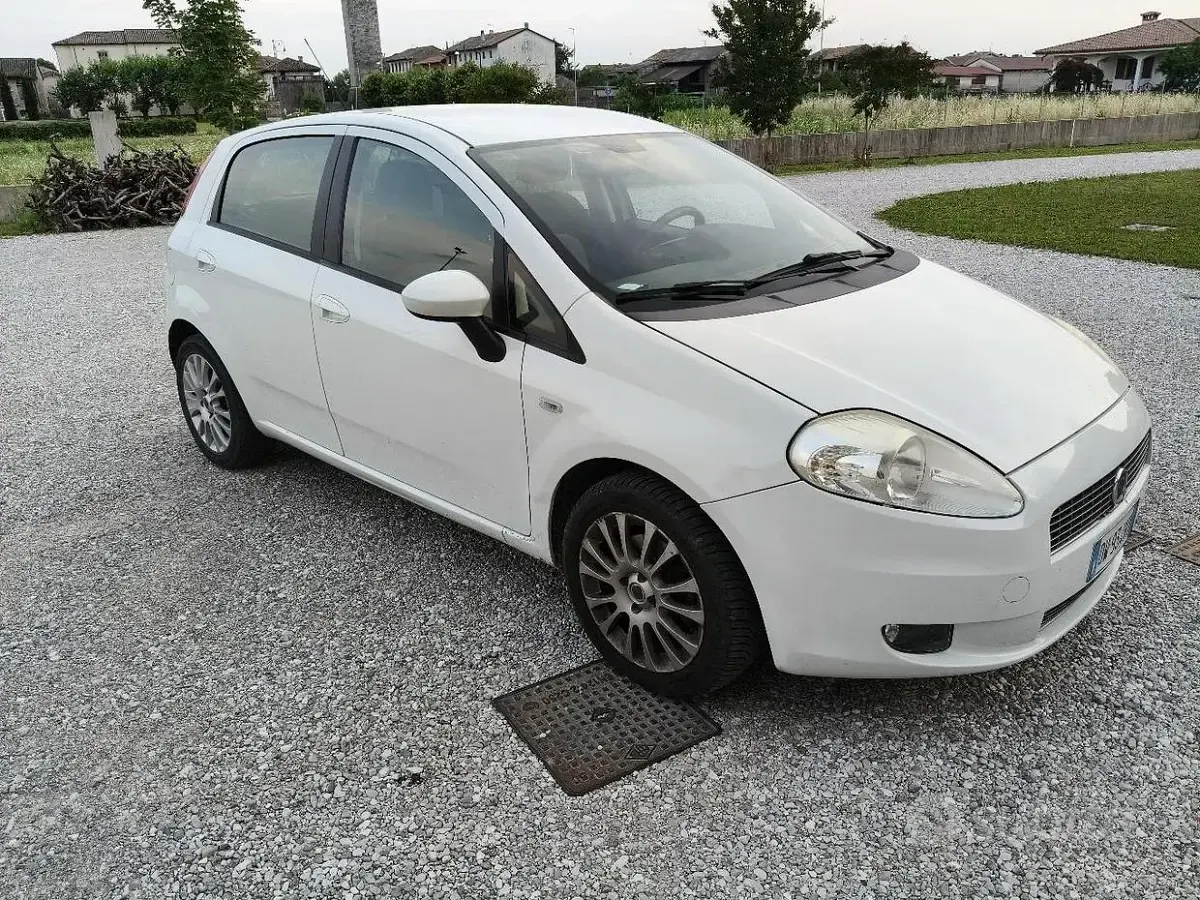 Usata Fiat Grande Punto 90 CV (66 kW) 2009 Bianco Utilitaria