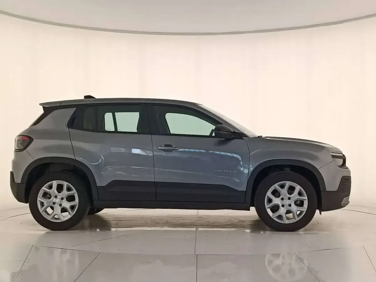 Usata Jeep Avenger Altitude 101 CV (74 kW) 2024 Granite grey SUV