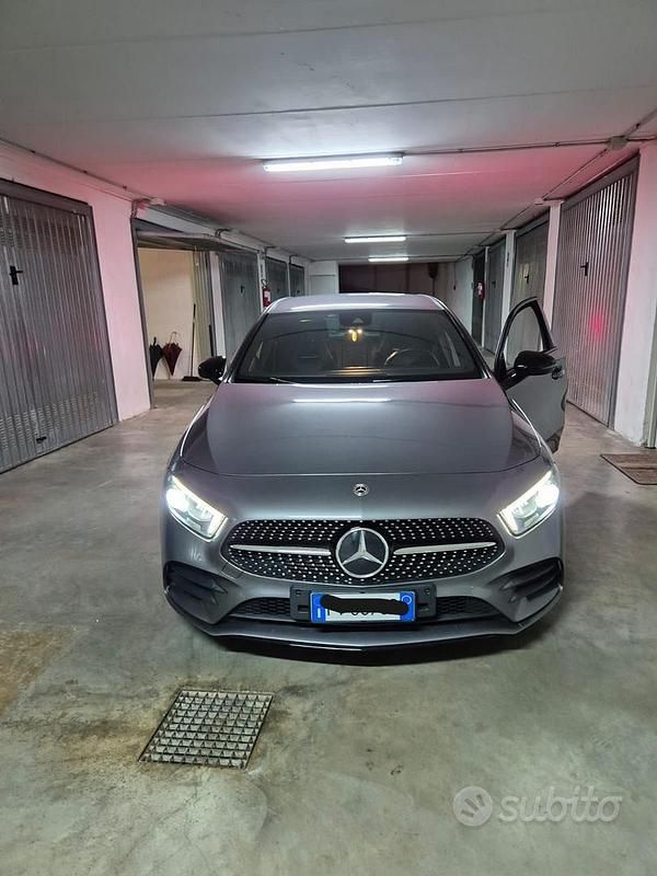 Usata Mercedes A200 AMG line 150 CV (110 kW) 2019 Grigio Berlina