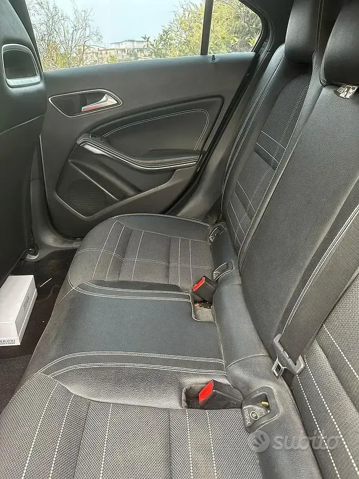 Usata Mercedes A180 109 CV (80 kW) 2015 Nero Berlina