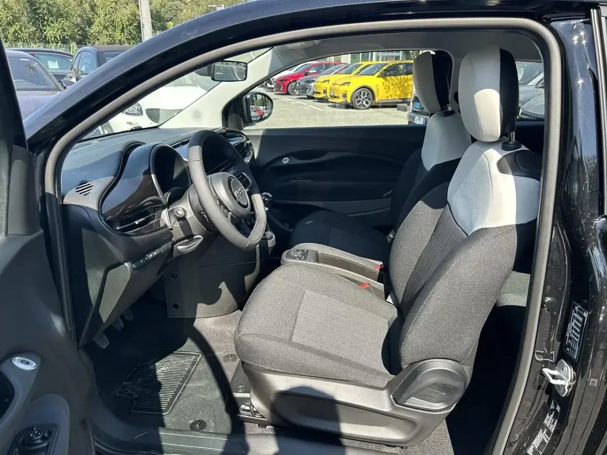 Nuova Fiat 500 Icon 65 CV (47 kW) 2026 Nero Utilitaria