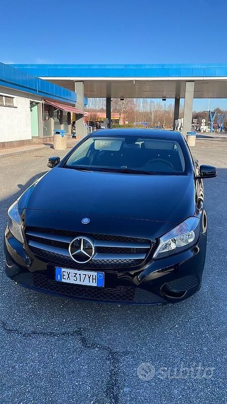 Nero Usata 2015 Mercedes A180 Executive Tre volumi | 13.000 € (Buon prezzo) - Immagine 1/4