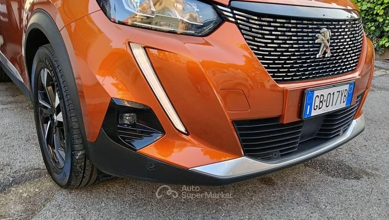 Usata Peugeot 2008 Allure 131 CV (96 kW) 2020 Arancione SUV