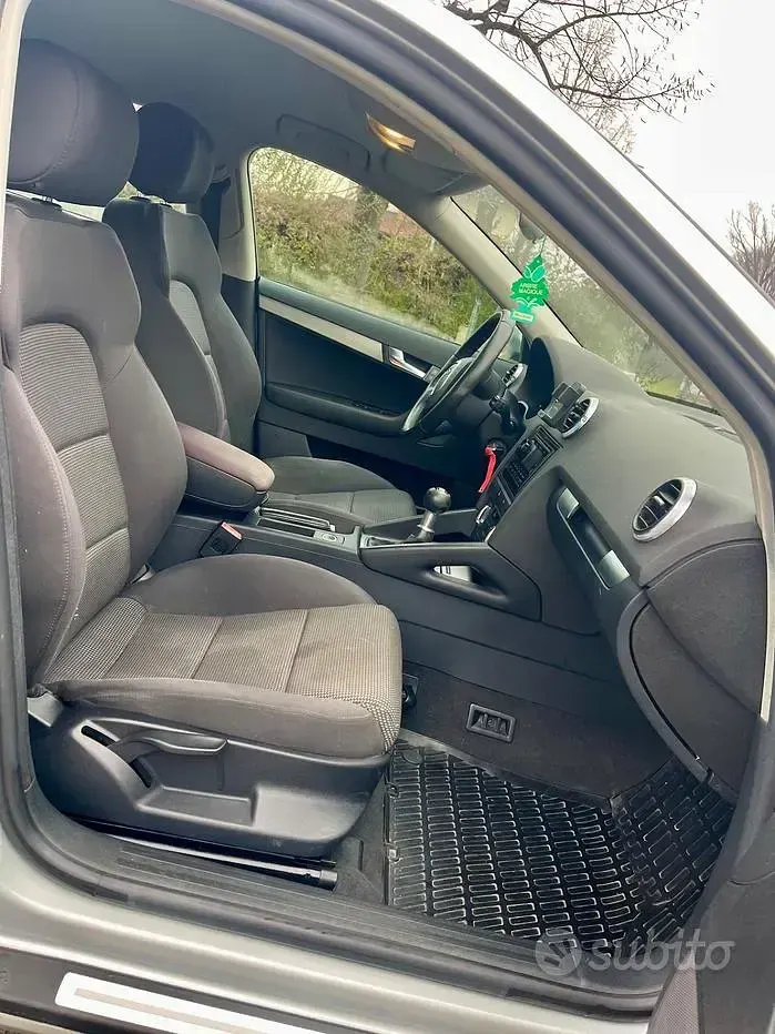 Usata Audi A3 Sportback Ambition 125 CV (91 kW) 2010 Grigio Utilitaria