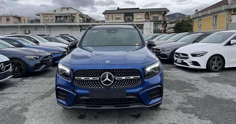 Käytetty Mercedes GLB200 AMG Line Premium Plus 150 HP (110 kW) 2025 Sininen Katumaasturi