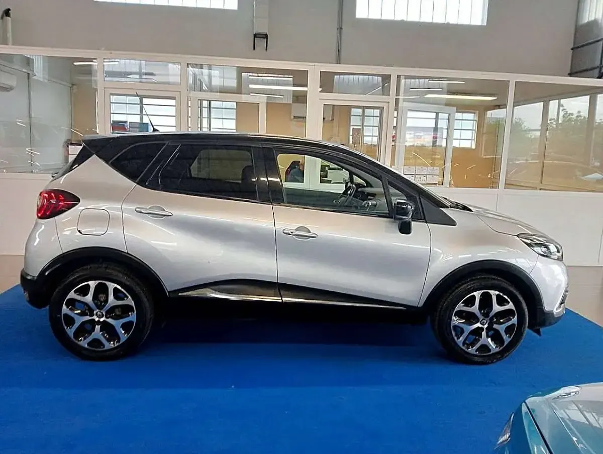 Usata Renault Captur 90 CV (66 kW) 2019 Argento SUV