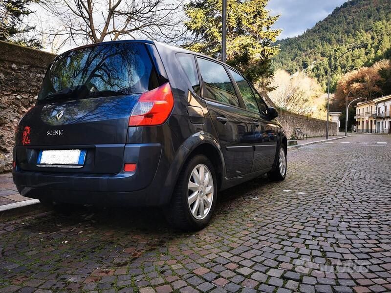 Usata Renault Scénic II 106 CV (77 kW) 2008 Grigio Monovolume