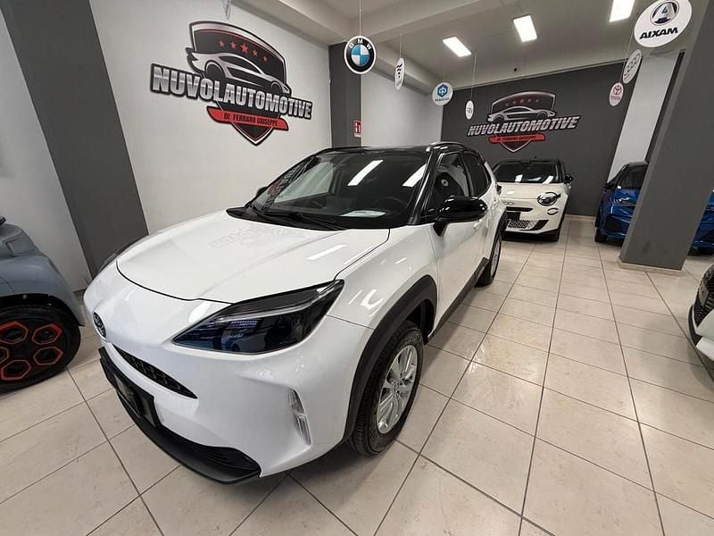 Usata Toyota Yaris Hybrid Trend 92 CV (67 kW) 2023 Bianco Station wagon