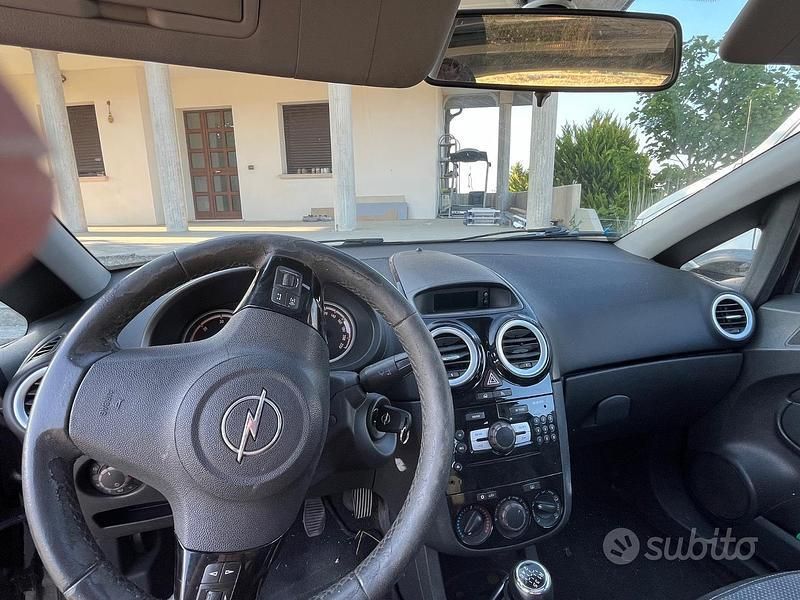 Usata Opel Corsa 90 CV (66 kW) 2007 Nero Utilitaria