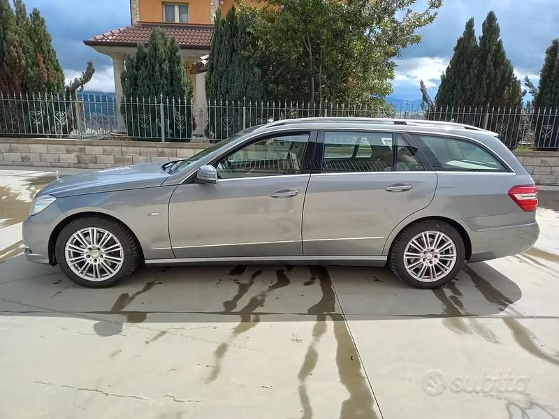 Usata Mercedes E350 Executive 265 CV (194 kW) 2012 Grigio Station wagon