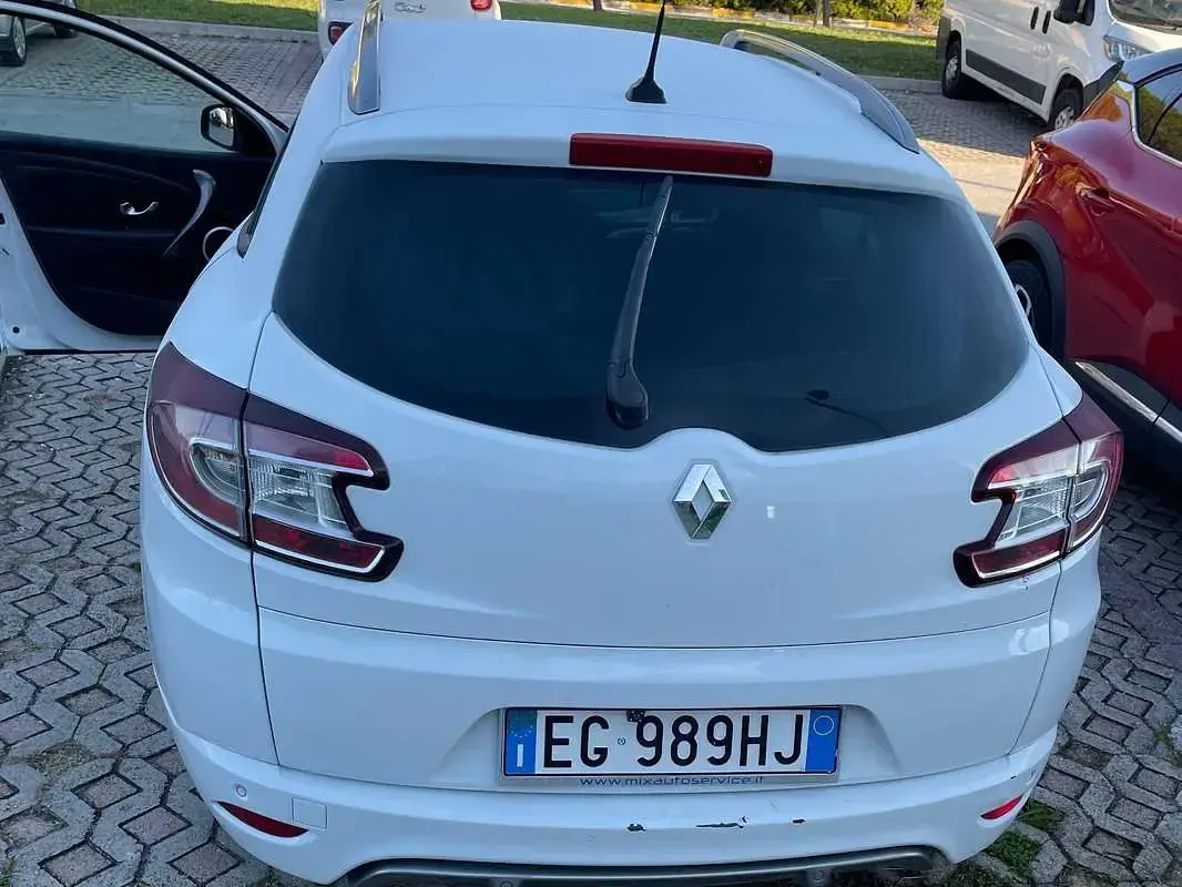 Usado Renault Mégane GT Line GT-Line 110 CV (80 kW) 2011 Blanco Familiar