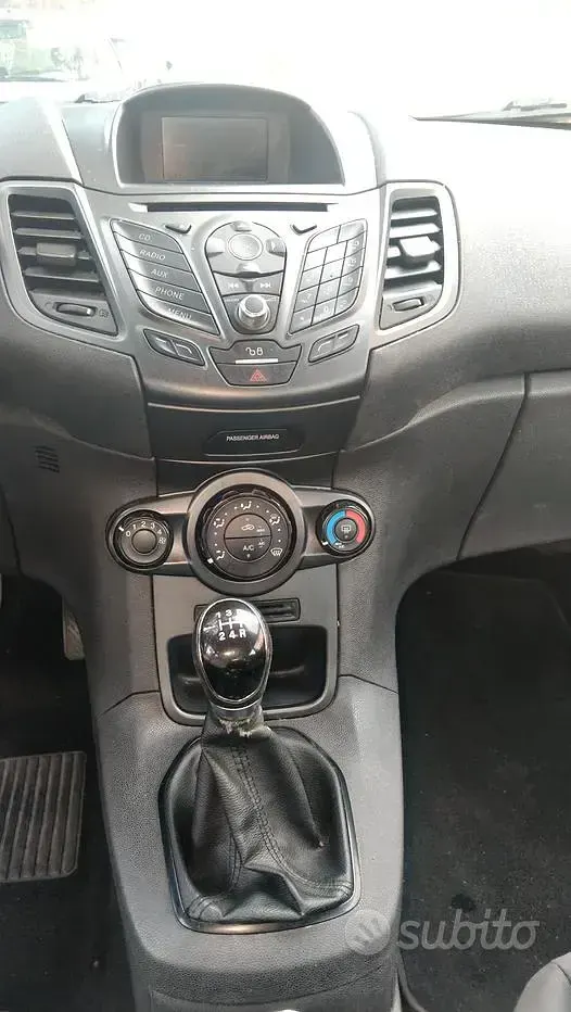 Usata Ford Fiesta 95 CV (69 kW) 2016 Grigio Utilitaria