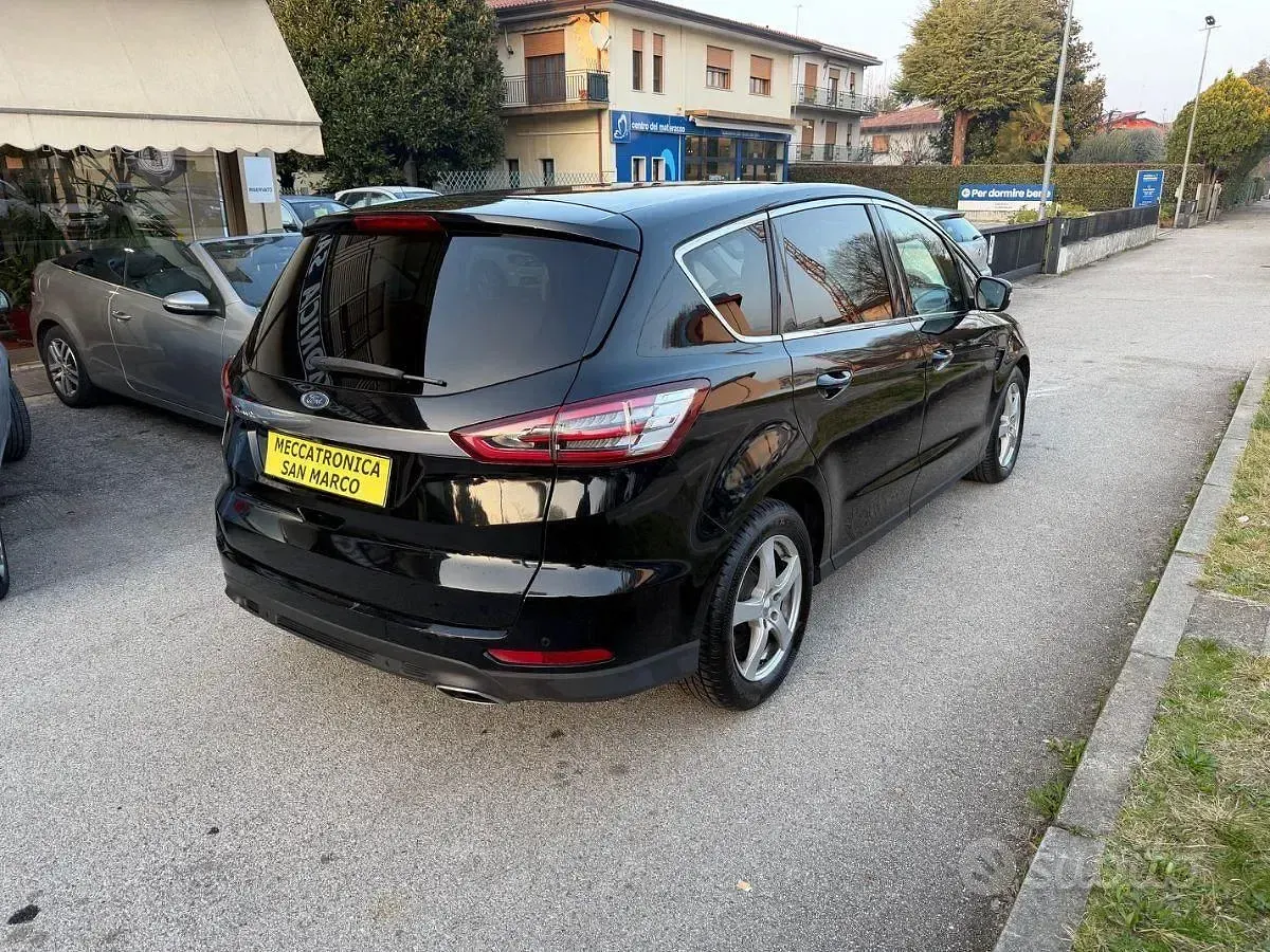 Usata Ford S-MAX Titanium 179 CV (131 kW) 2017 Nero Monovolume