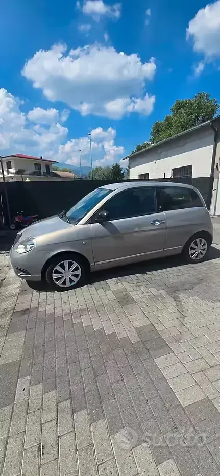 Usata Lancia Ypsilon 75 CV (55 kW) 2011 Beige Utilitaria