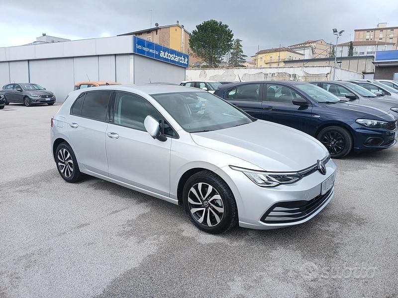Usata VW Golf VIII Active 116 CV (85 kW) 2021 Grigio Berlina