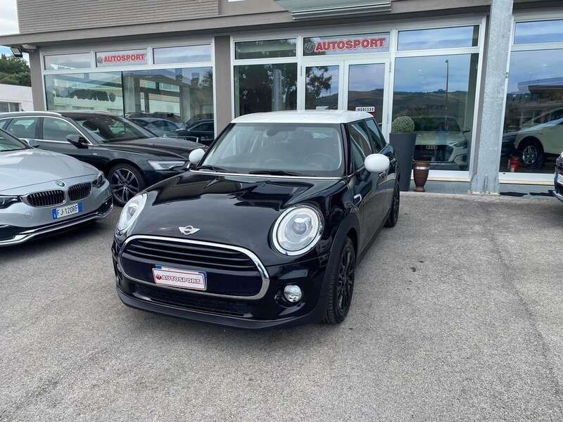 Usata Mini Cooper D 116 CV (85 kW) 2018 Nero Utilitaria