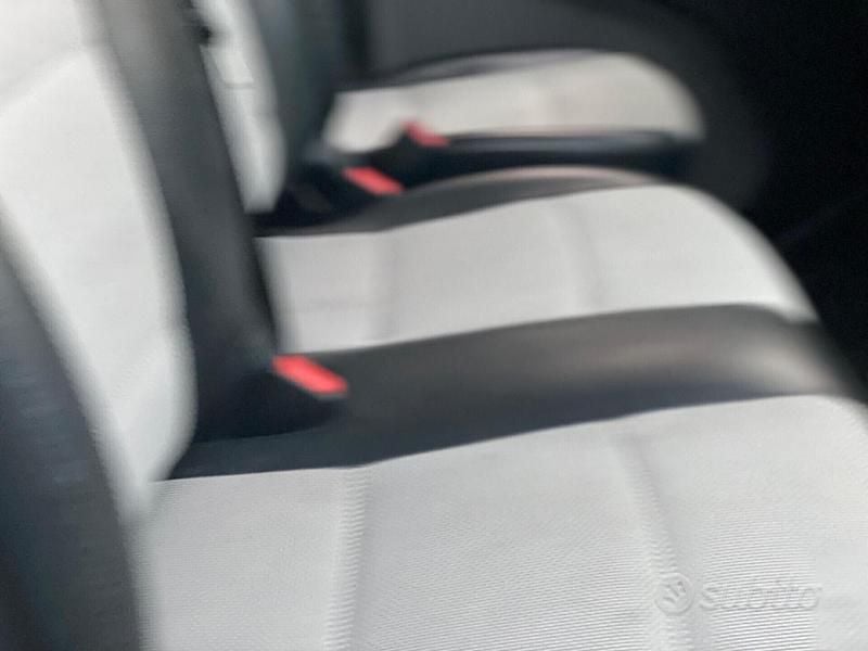 Usata Hyundai H 350 Classic 169 CV (124 kW) 2016 Bianco Furgone