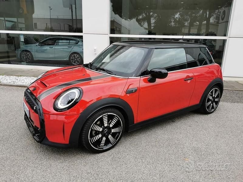 Usata Mini Cooper S 178 CV (130 kW) 2022 Chili red pastello Utilitaria
