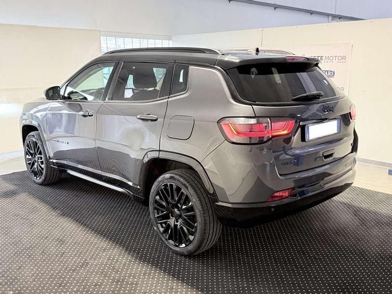 Usata Jeep Compass 240 CV (176 kW) 2023 Grigio metallizzato SUV
