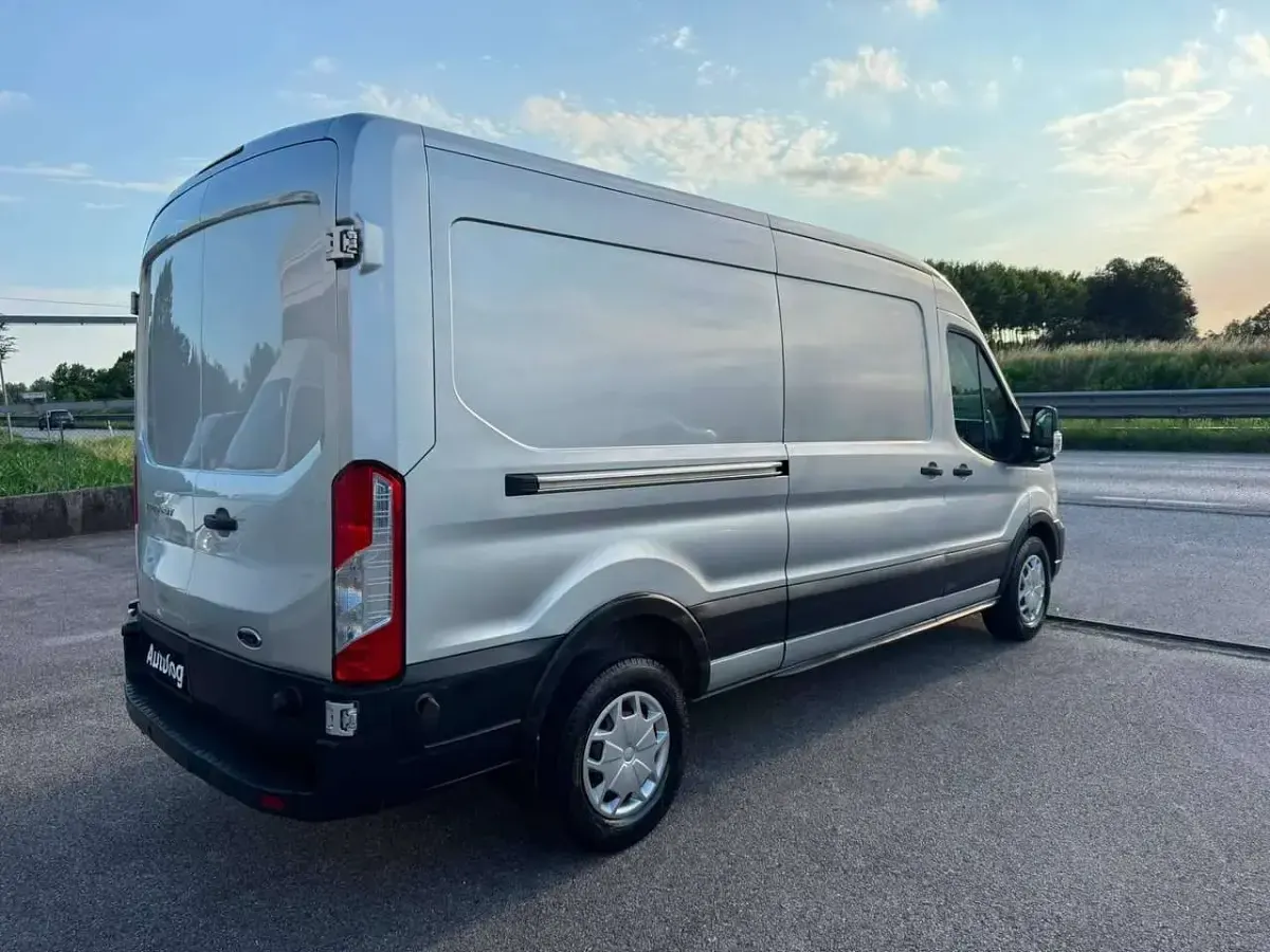 Usata Ford Transit 131 CV (96 kW) 2021 Metallizzata Furgone