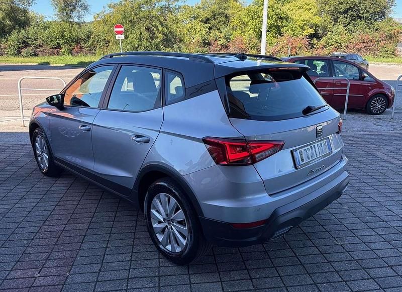 Usata Seat Arona Style 110 CV (80 kW) 2022 Argento SUV