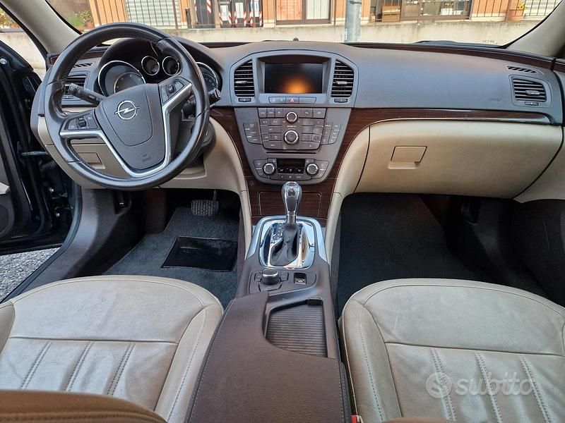Usata Opel Insignia Cosmo 160 CV (117 kW) 2011 Nero Station wagon