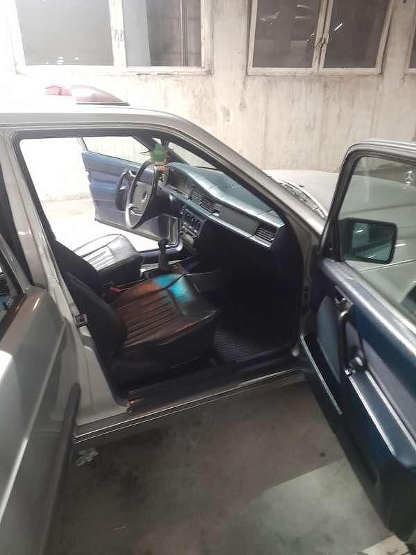 Usata Mercedes 190 122 CV (89 kW) 1984 Argento Berlina