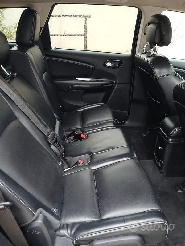 Käytetty Fiat Freemont 140 HP (102 kW) 2011 Musta Katumaasturi