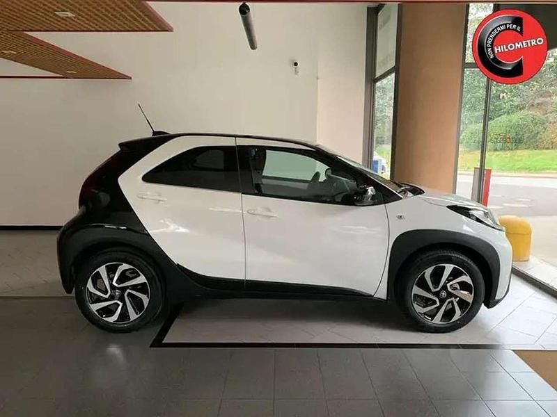 Bianco Nuova 2025 Toyota Aygo X Trend SUV | 14.497 € (Super prezzo) - Immagine 1/4