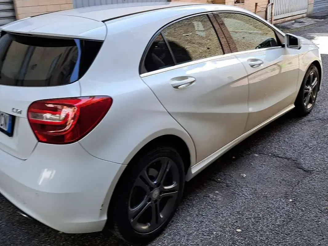 Käytetty Mercedes A200 136 HP (100 kW) 2013 Valkoinen Sedan