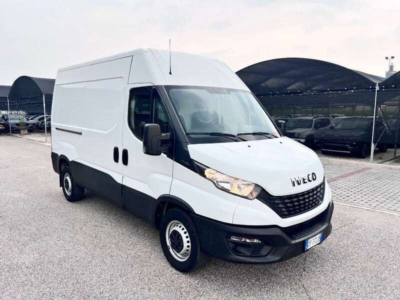 Usata Iveco Daily 136 CV (100 kW) 2021 Bianco Furgone