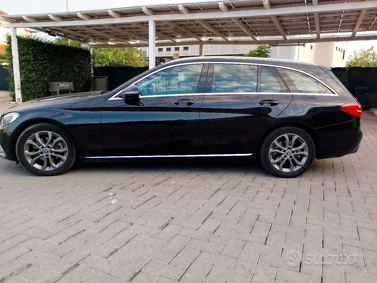 Usata Mercedes C200 122 CV (89 kW) 2019 Nero Berlina