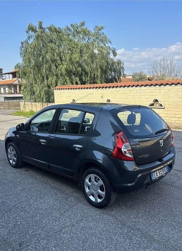 Usata Dacia Sandero Lauréate 75 CV (55 kW) 2010 Berlina