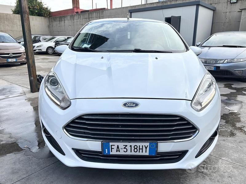 Usata Ford Fiesta 95 CV (69 kW) 2015 Bianco Berlina