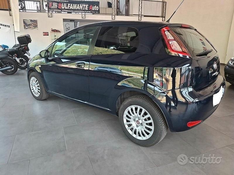 Usata Fiat Punto Young 77 CV (56 kW) 2014 Blu Utilitaria