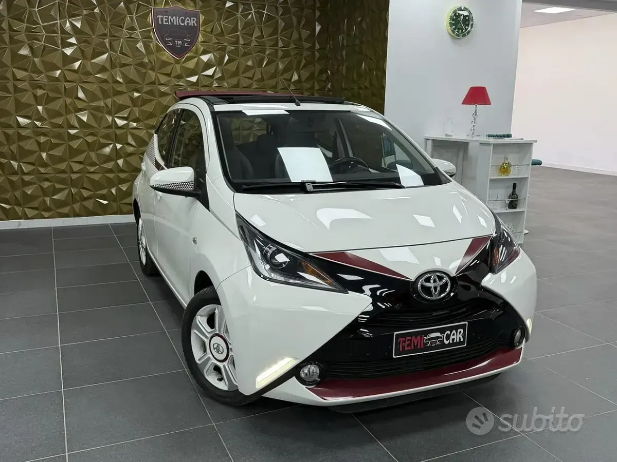 Usata Toyota Aygo X-wave 69 CV (50 kW) 2017 Bianco Utilitaria