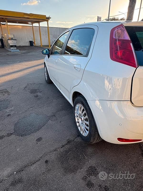 Usata Fiat Punto 85 CV (62 kW) 2015 Bianco Berlina