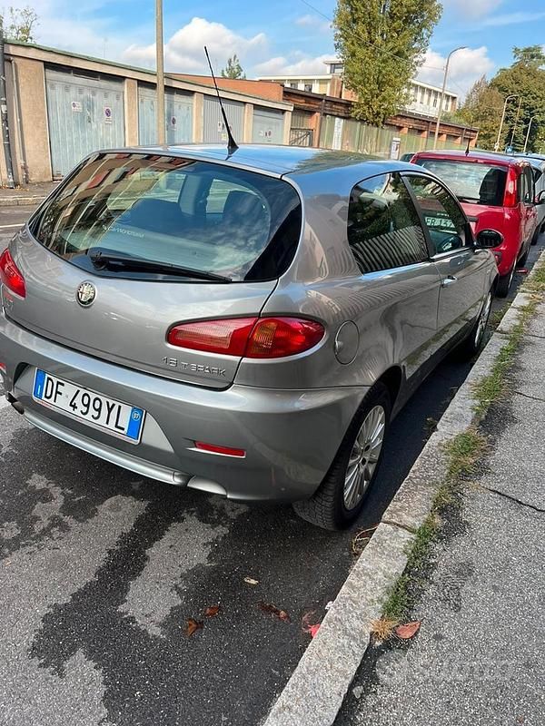 Grigio Usata 2007 Alfa Romeo 147 Due volumi | 3400 € (Cara) - Immagine 1/4