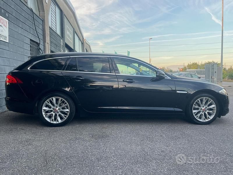 Usata Jaguar XF Sportbrake Premium Luxury 200 CV (147 kW) 2014 Nero Station wagon